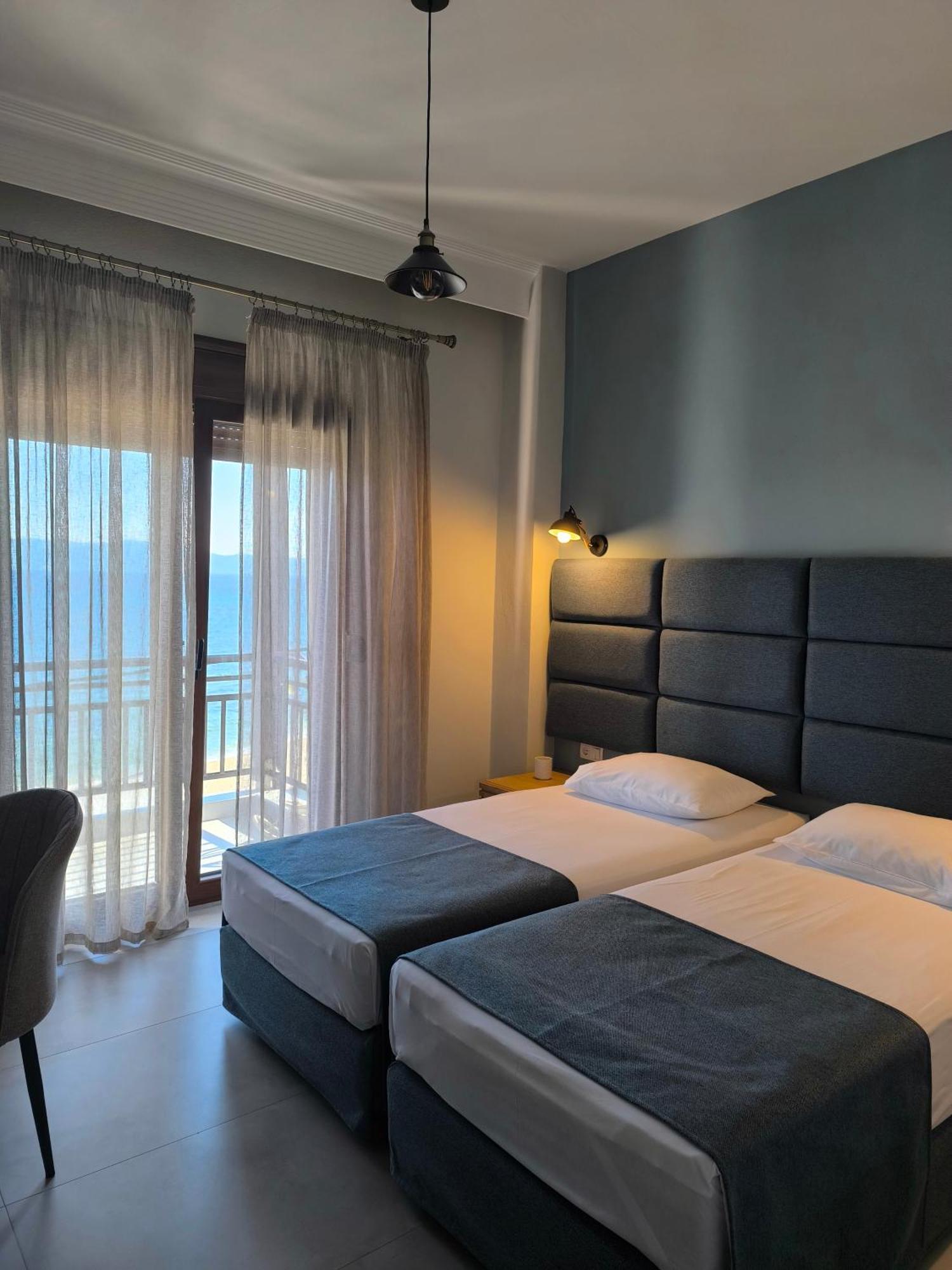 Maria Rooms To Let Ouranoupoli Bagian luar foto