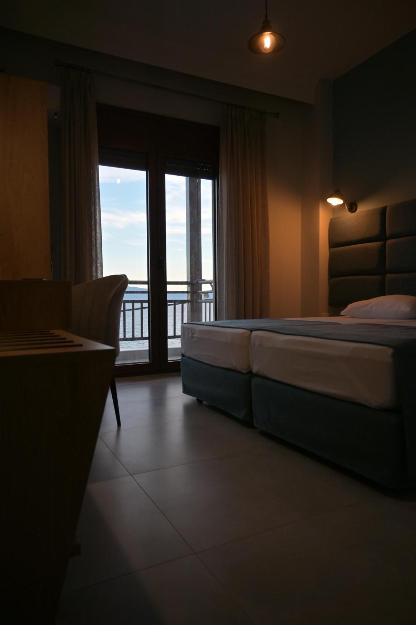Maria Rooms To Let Ouranoupoli Bagian luar foto