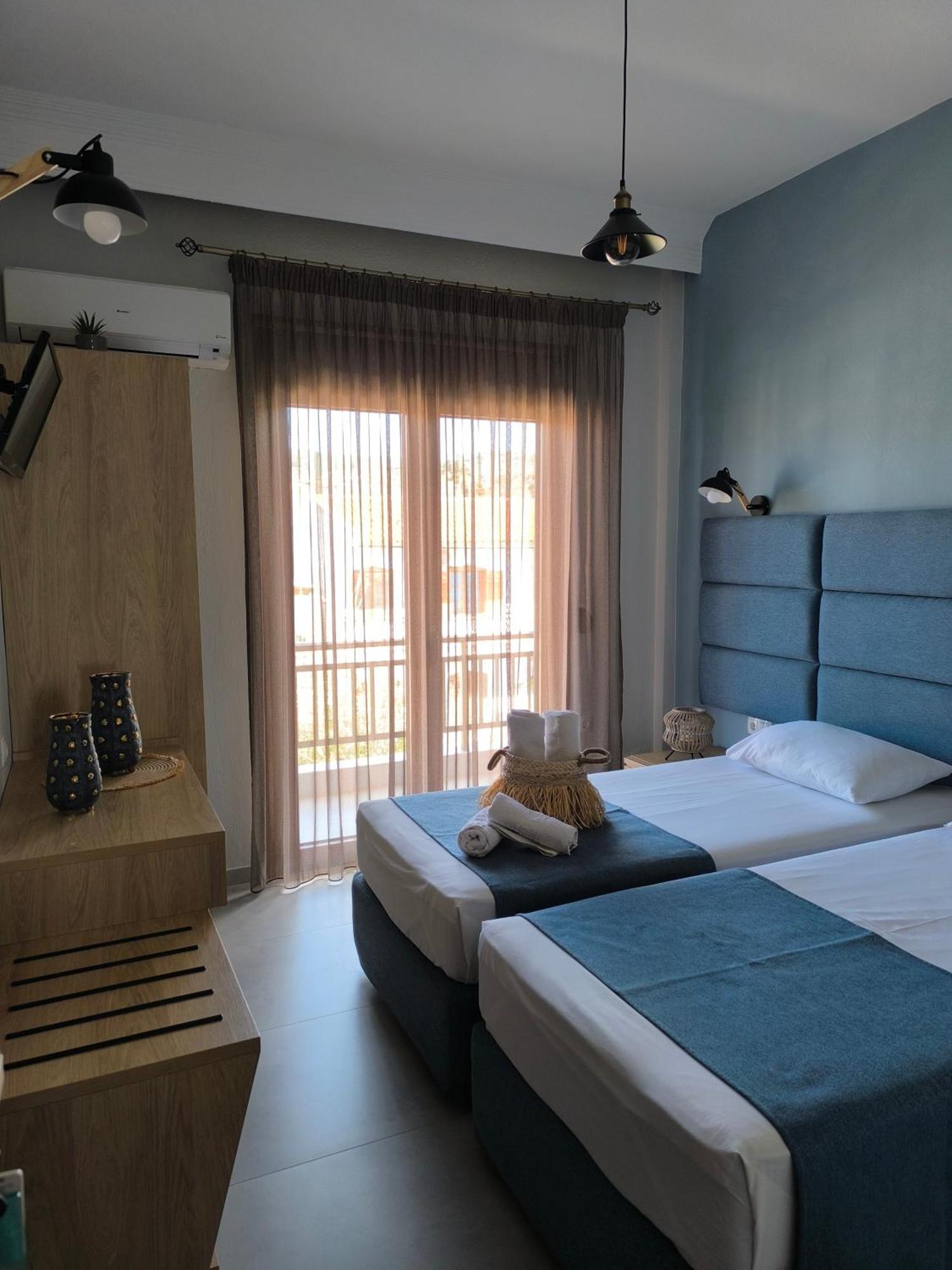 Maria Rooms To Let Ouranoupoli Bagian luar foto