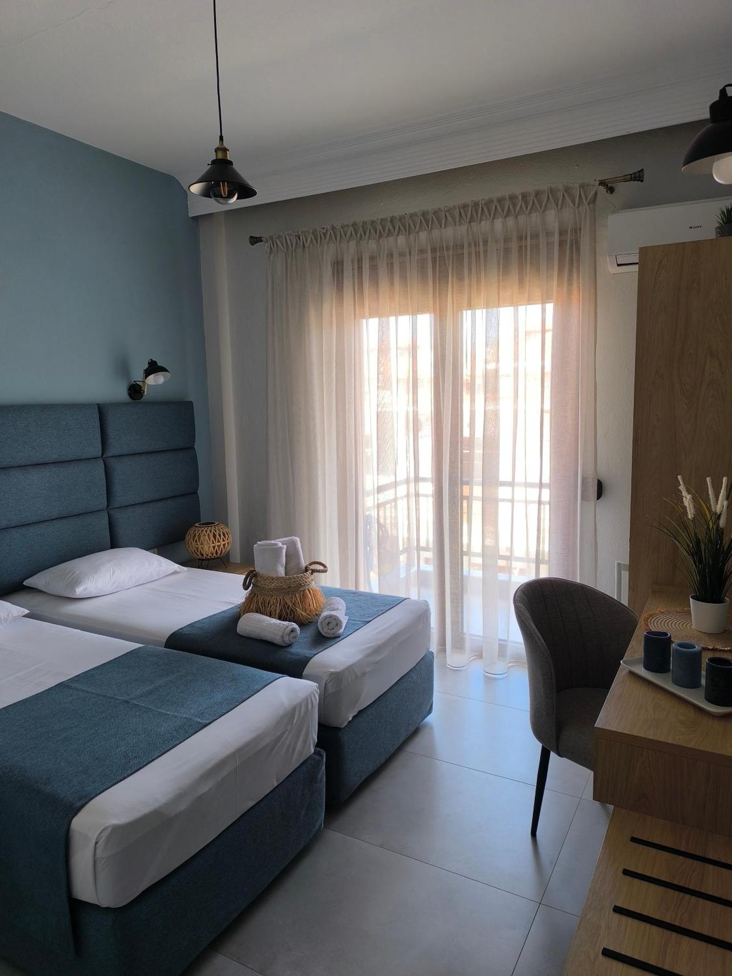 Maria Rooms To Let Ouranoupoli Bagian luar foto