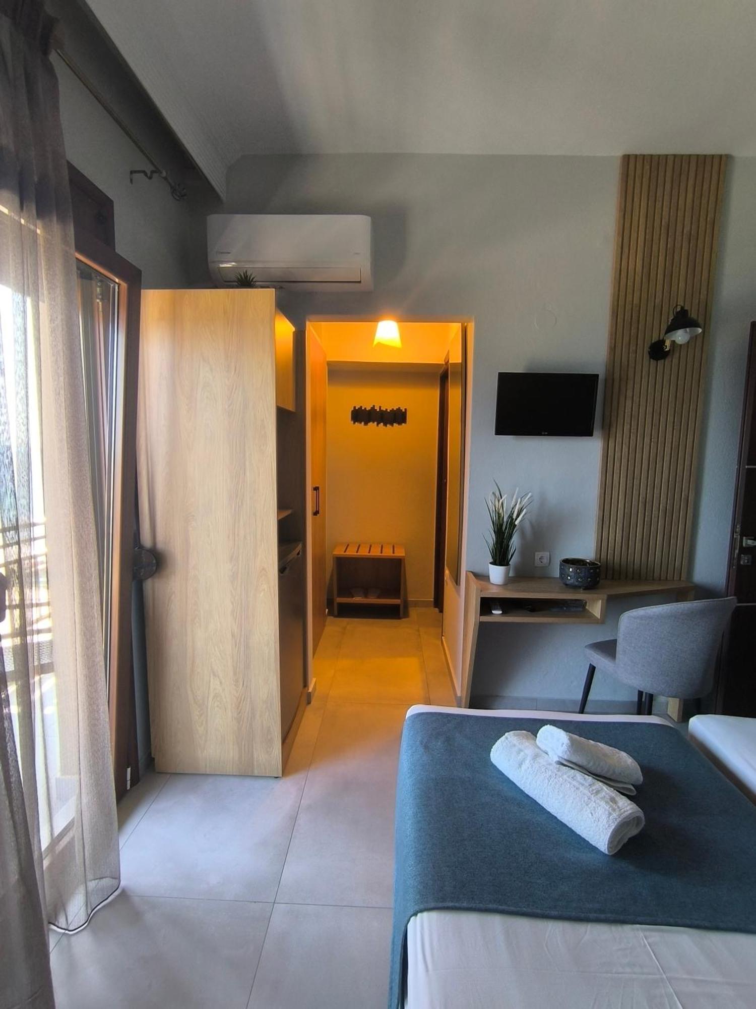 Maria Rooms To Let Ouranoupoli Bagian luar foto