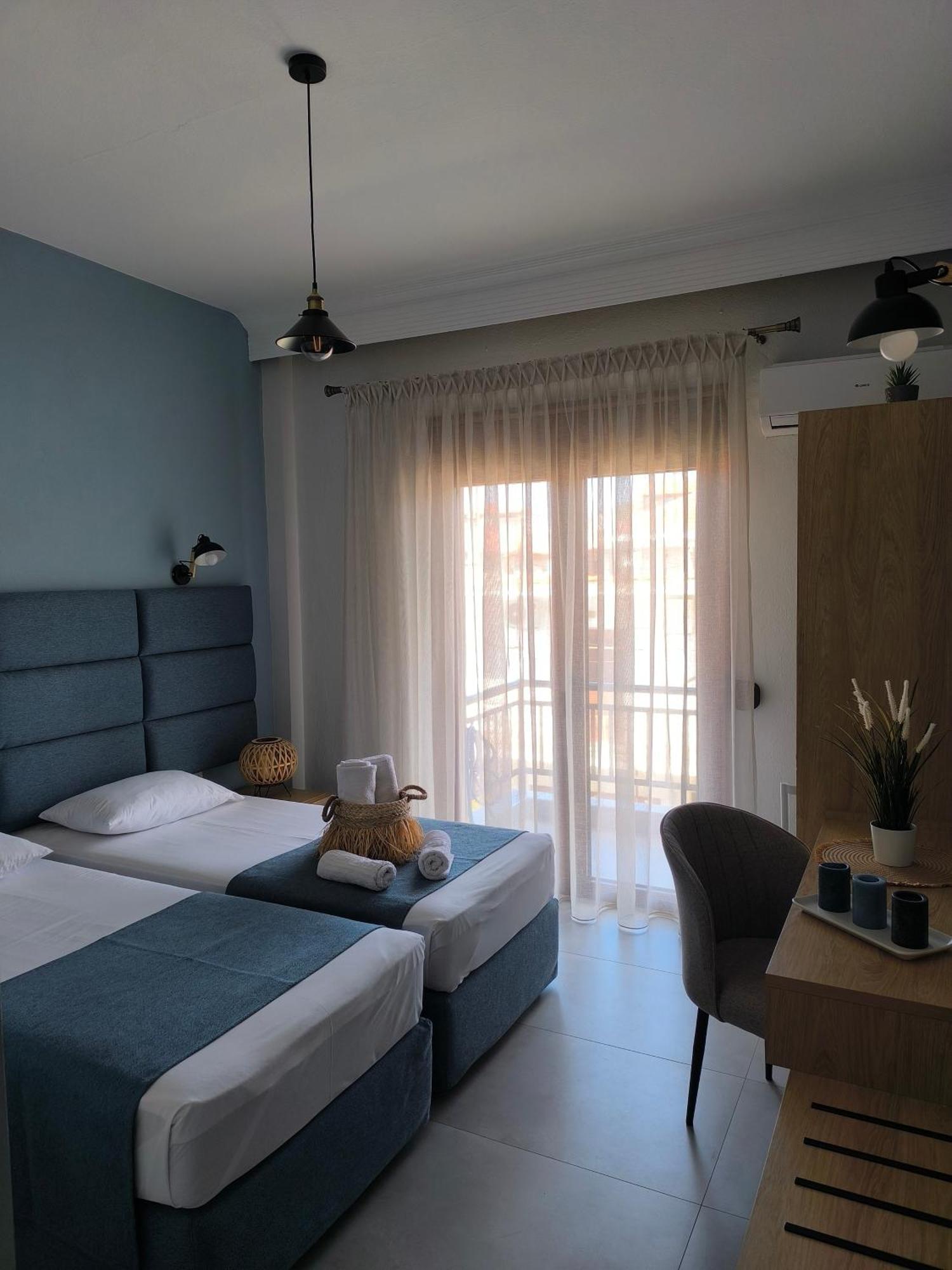 Maria Rooms To Let Ouranoupoli Bagian luar foto